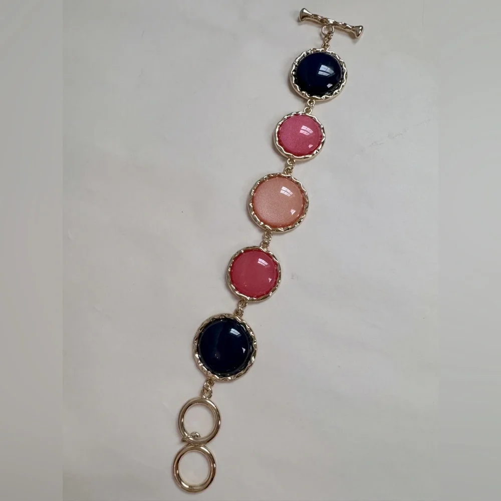 NEW Gold Charm Bracelet NWOT Multicolor Vintage Metal Enamel Blue Pink C…